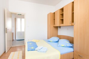 Appartement Standard, 2 chambres, terrasse | Fer et planche Ă repasser, Wi-Fi gratuit, draps fournis