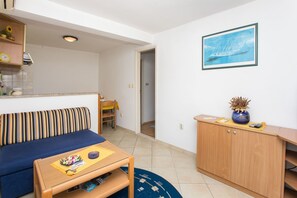 Appartement Standard, 1 chambre, terrasse | Fer et planche à repasser, Wi-Fi gratuit, draps fournis