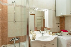 Comfort Apartment, 2 Bedrooms, Terrace | Bathroom - Leona & Borna Central Suites (Dubrovnik)