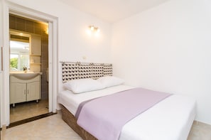 Estúdio standard, 1 cama de casal | Wi-Fi de cortesia, roupa de cama