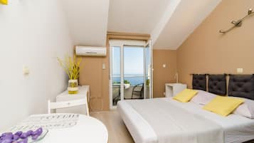 Estudio estándar, 1 cama doble, balcón | Wifi gratis y ropa de cama