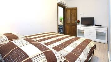 Estúdio standard, 1 cama de casal | Wi-Fi de cortesia, roupa de cama