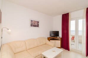 Apartamento standard, 1 quarto, sacada, vista para o mar | 1 quarto, Wi-Fi de cortesia, roupa de cama