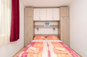 Appartamento Standard, 1 camera da letto, balcone, vista mare | 1 camera, Wi-Fi gratuito, lenzuola