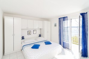 Departamento estándar, 2 habitaciones, balcón, vista al mar | 2 habitaciones, wifi gratis y ropa de cama 