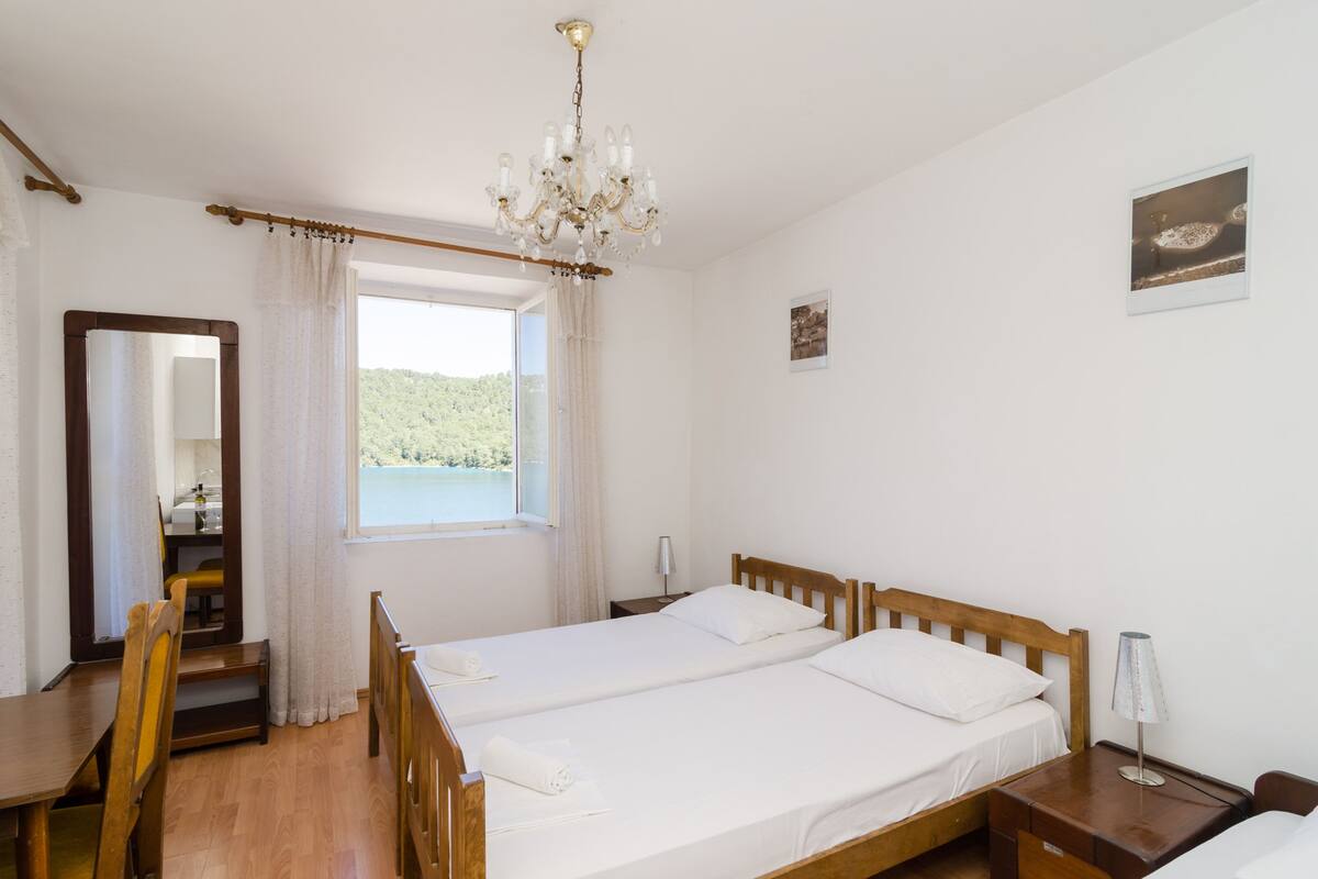 Chambre Triple, plusieurs lits, balcon, vue mer | Wi-Fi gratuit, draps fournis