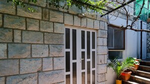 Entrée de l’hébergement