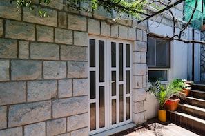 Entrée de l’hébergement