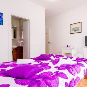 Standard Double Room, 1 Double Bed, Balcony | Desk, free WiFi, bed sheets - Villa Ruža (Dubrovnik)