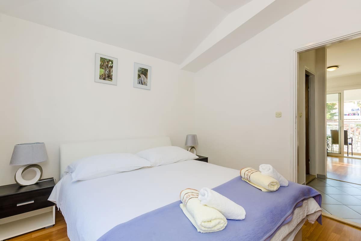 Apartment, 1 Bedroom, Balcony, Sea View | 1 bedroom, soundproofing, WiFi (free), bed sheets