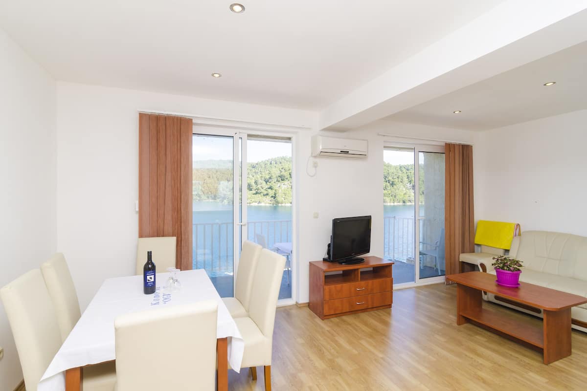 Standard Apartment, 2 Bedrooms, Balcony, Sea View | Living area