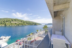 Standard Apartment, 2 Bedrooms, Balcony, Sea View | Vista para a água