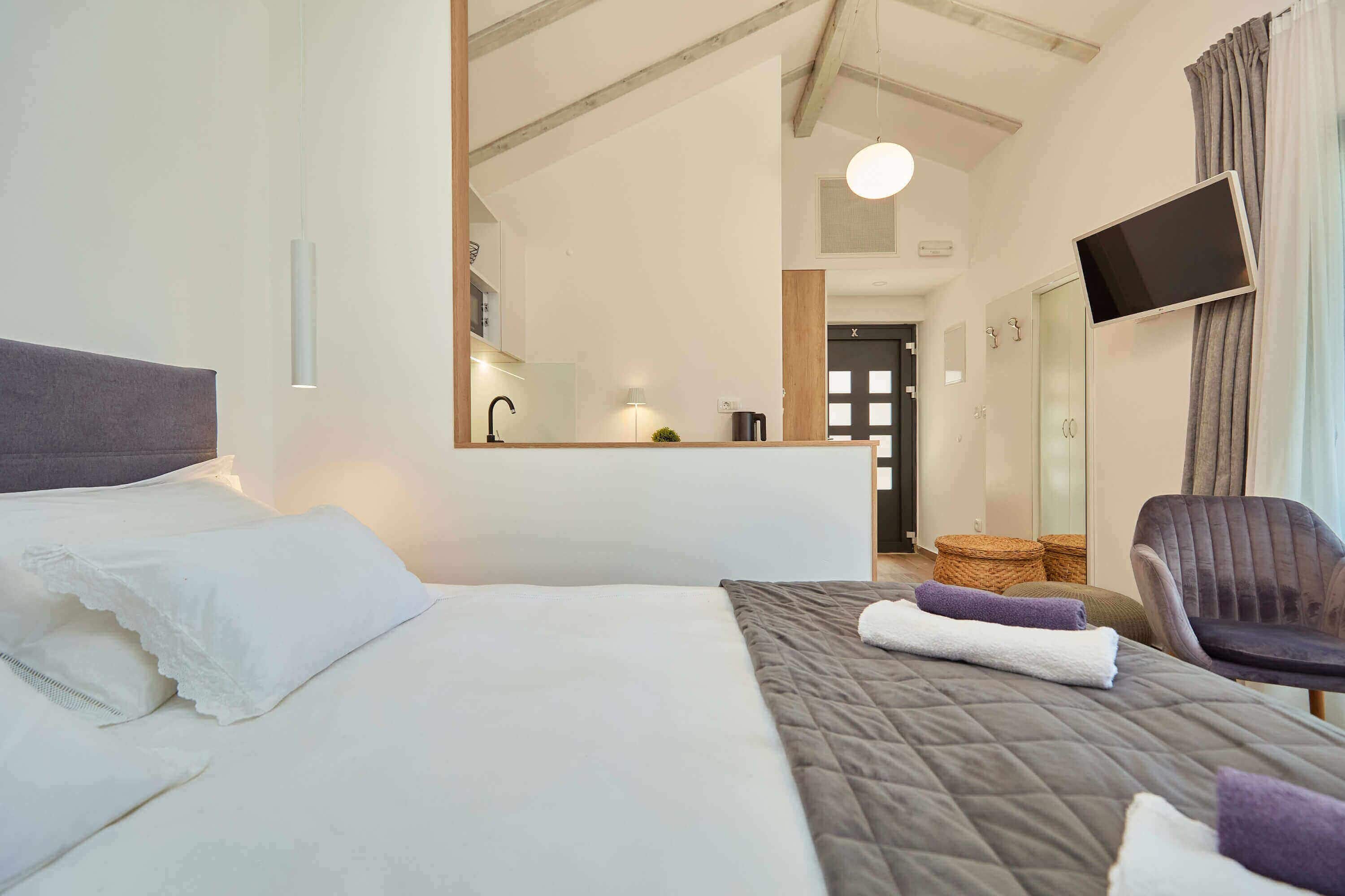 Studio – standard, sjøutsikt | Wi-fi (inkludert) og sengetøy