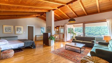 Superior Apartment, 2 Bedrooms, Sea View | Free WiFi, bed sheets