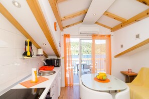 Standard Apartment, 1 Bedroom, Balcony, Sea View | Private kitchen | Fridge, stovetop, electric kettle, cookware/dishes/utensils - Apartments Matana Chano (Mljet)