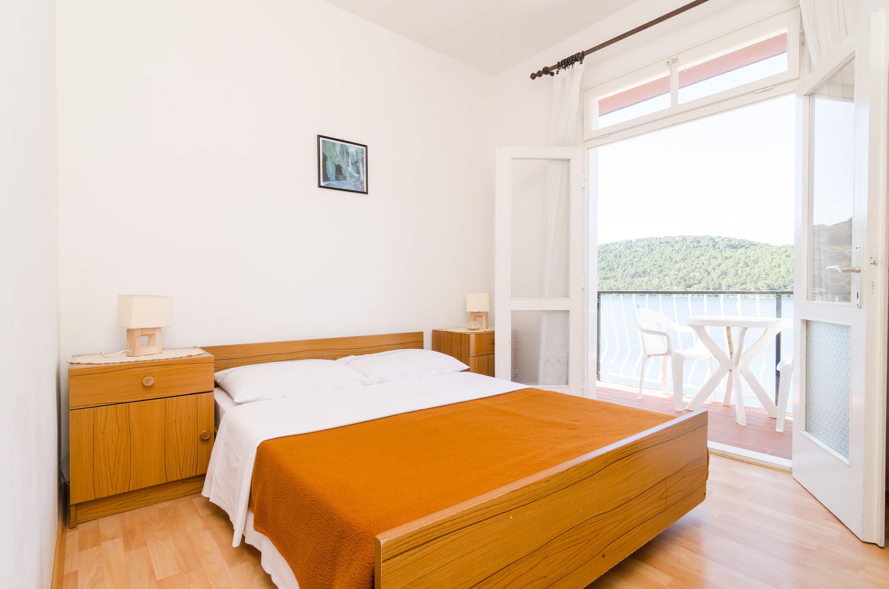 Basic Room, 1 Queen Bed, Balcony, Sea View | Free WiFi, bed sheets