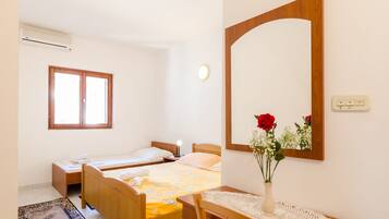 Free WiFi, bed sheets