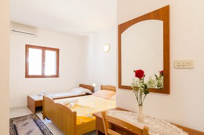 Free WiFi, bed sheets - Guest House Sobra (Mljet)
