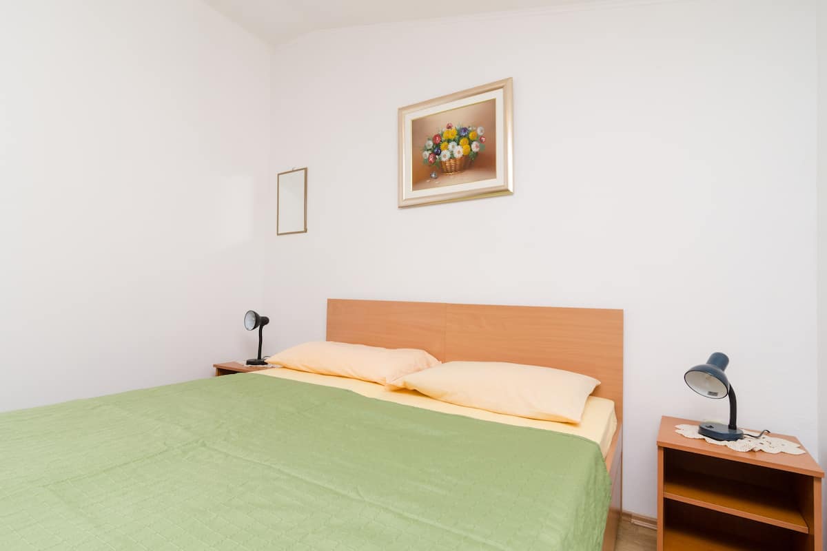 Habitación estándar, 1 cama matrimonial | Wifi gratis y ropa de cama