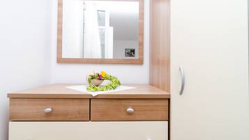 Free WiFi, bed sheets