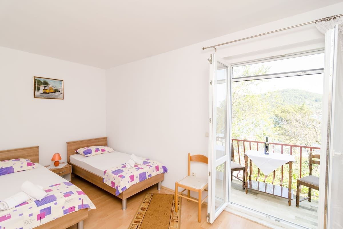 Standard Room, 1 Double Bed, Balcony, Sea View | Free WiFi, bed sheets