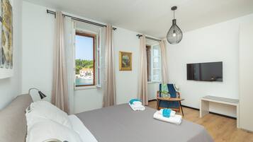 Soundproofing, free WiFi