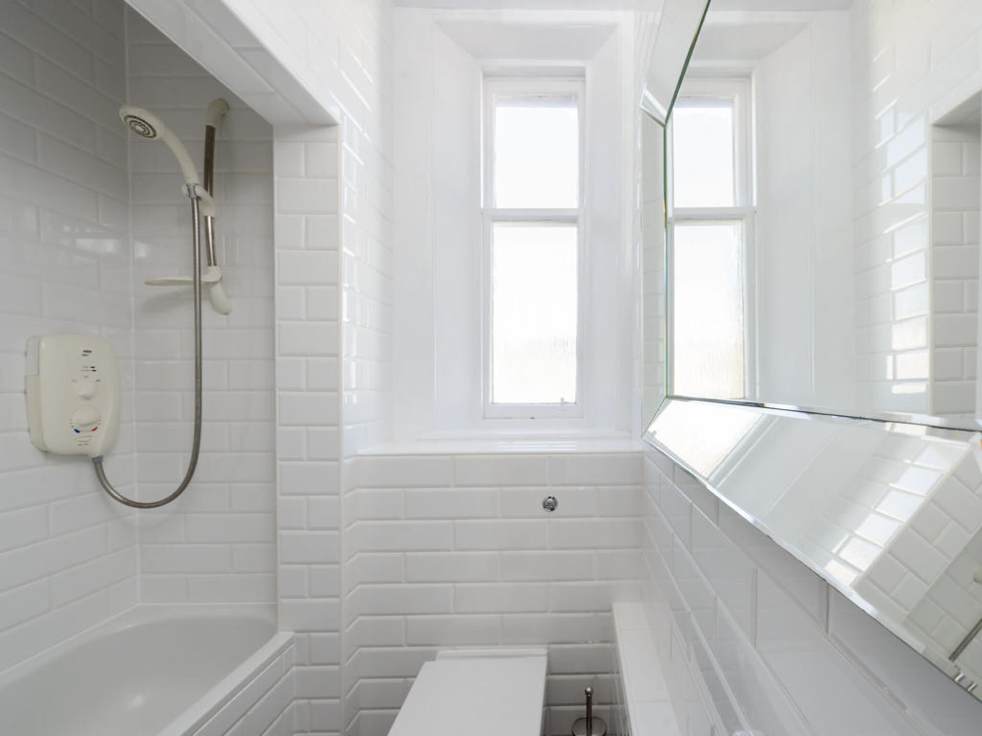 Apartamento, várias camas | Banheiro | Chuveiro/banheira combinados, banheira de imersão, secador de cabelo 
