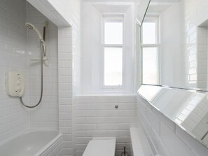 Apartment, Multiple Beds | Bathroom | Combined shower/tub, deep soaking tub, hair dryer, towels