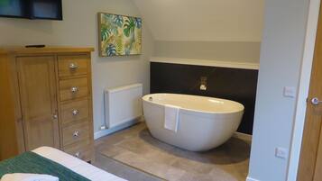 Cabin, Multiple Beds | Bathroom | Separate tub and shower, deep soaking tub, hair dryer, towels