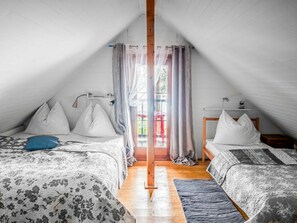 2 bedrooms, travel crib, free WiFi