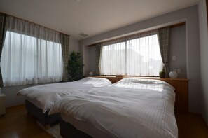 2 bedrooms, desk, free WiFi, bed sheets