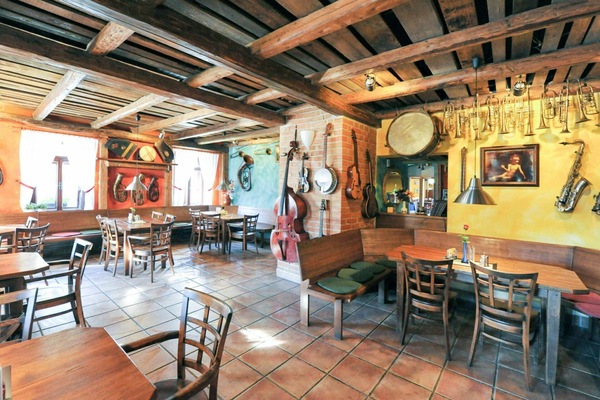 Tabelle, Möbel, Eigentum, Stuhl, Holz, Die Architektur, Interior Design, Fussboden, Freizeit, Flooring