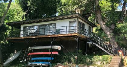 Treehouse on Guadalupe River
Riverfront Cabin