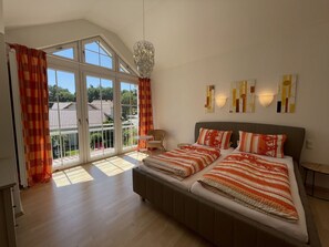 4 bedrooms, travel crib, free WiFi, bed sheets