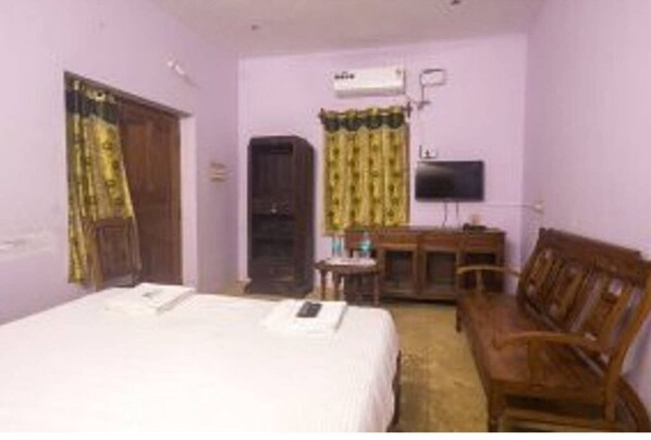 2 bedrooms, WiFi - Saral Resort - Near Serenity Beach and Auroville Beach (Periyamudaliyar Chavadi)