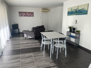 Interior - Matteo Leccia - appartement avec piscine (Peri)