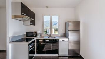 Réfrigérateur, micro-ondes, four, lave-vaisselle