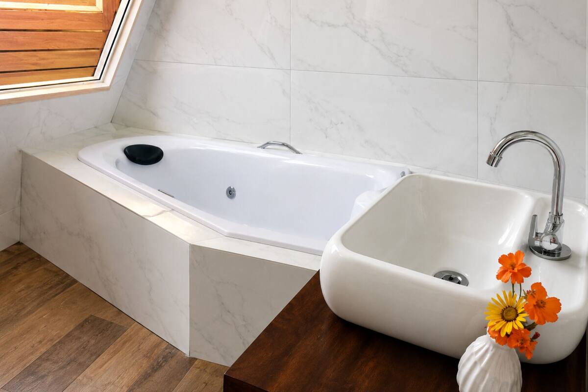 Chalé Master 02 com Hidromassagem Pentagonal - Pousada Sestrem | Private spa tub
