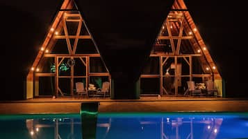 Outdoor pool, pool umbrellas, sun loungers