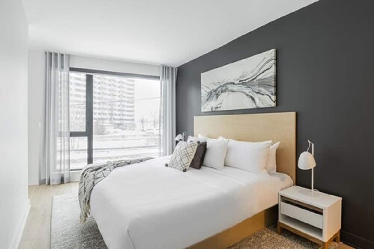 1 bedroom, desk, blackout curtains, soundproofing
