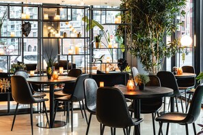 Reception - Griffintown Hotel (Montreal)