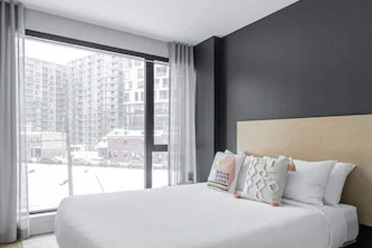 Executive Apartment, 1 Queen Bed, Kitchen | 1 bedroom, desk, blackout curtains, soundproofing