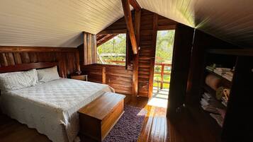 4 bedrooms, premium bedding, iron/ironing board, free WiFi