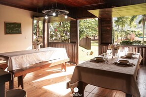 Premium Cottage | Dining