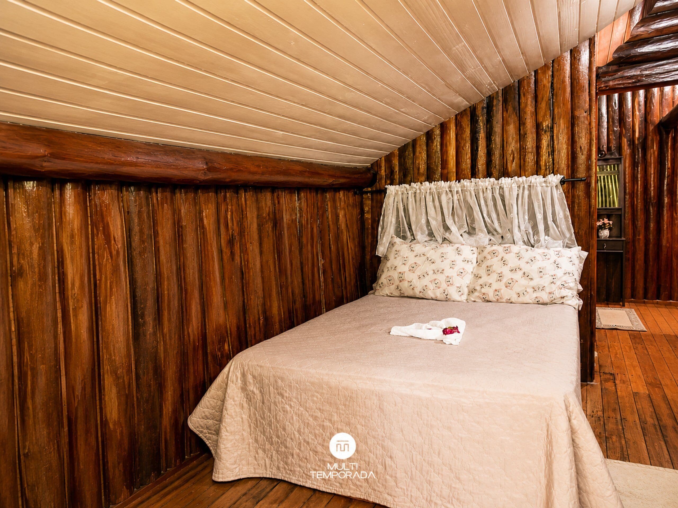Premium Cottage | 4 bedrooms, premium bedding, iron/ironing board, WiFi (free)