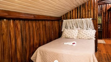 Premium Cottage | 4 bedrooms, premium bedding, iron/ironing board, WiFi (free)