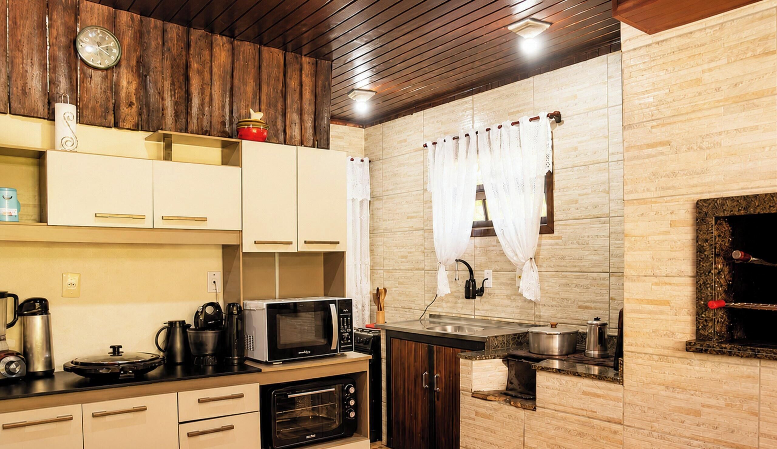 Cottage Premium | Bếp riêng | Tủ lạnh, lò nướng bánh mì, dụng cụ nấu nướng/bát dĩa/dao nĩa, bàn ăn 
