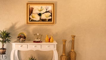 Premium Cottage | Living area | TV