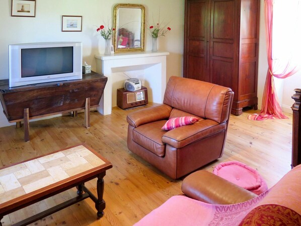 TV, fireplace, DVD player