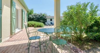 Beautiful private villa for 6 people with private pool, WIFI, TV, terrace, pets allowed and park...